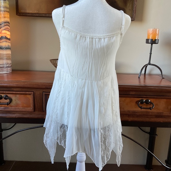 Wet Seal Lace, Sequin and Beaded Cami/Halter. White. Size S - Picture 8 of 12